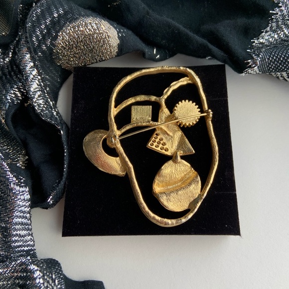 Large abstract face gold metal brooch - Picture 2 of 4